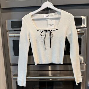 NWT Women's Crop Cream Knit Top